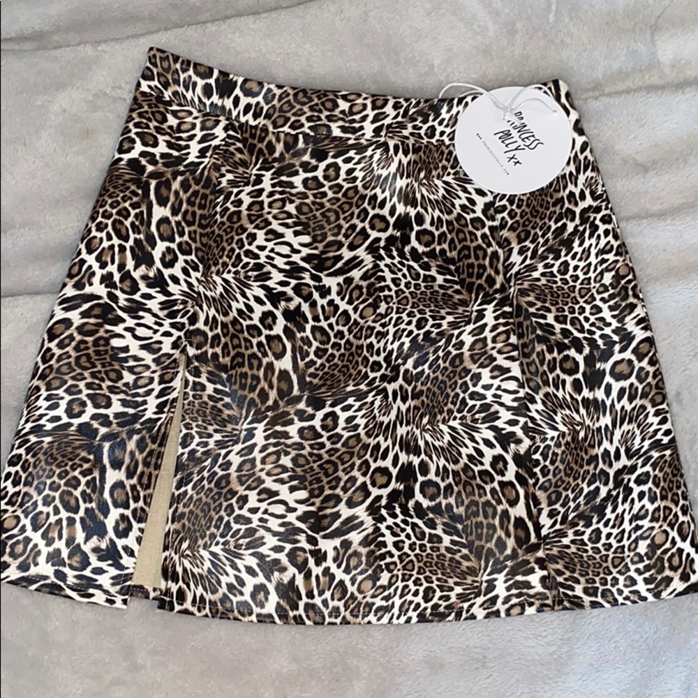 LEOPARD MINI SKIRT NEW